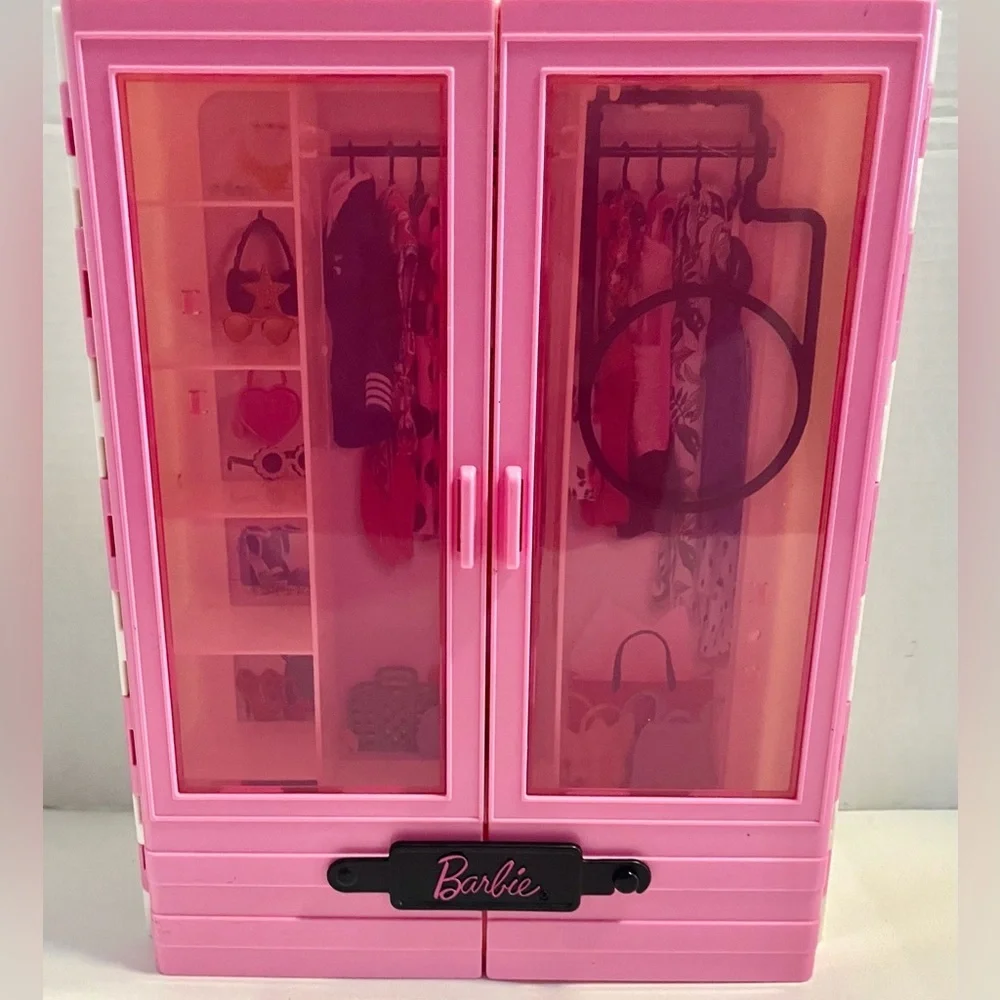 Barbie Pink Wardrobe Ultimate Closet 2018 Carrying Case Mattel With Clothes